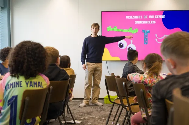 Vakkracht van MakerMinds geeft een BEP-les in de klas